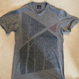 Quiksilver Men T-shirt (size Small)